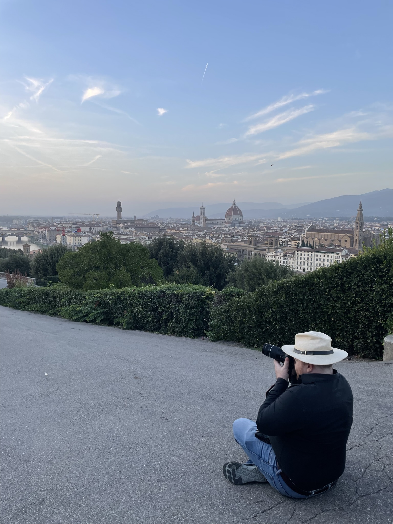 Joel Rendle photograhing the Duomo in Florence